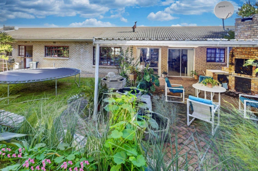 4 Bedroom Property for Sale in Welgemoed Western Cape